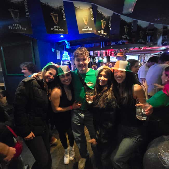 Edinburgh: Ultimate Pub Crawl Party with 7 Bars & 1 Club - Party Games, Icebreakers, and the Social Payoff