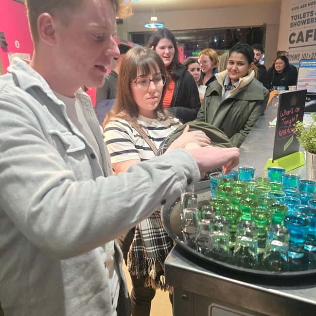 Edinburgh: Ultimate Pub Crawl Party with 7 Bars & 1 Club - What to Wear and Bring so You Don’t Get Turned Away