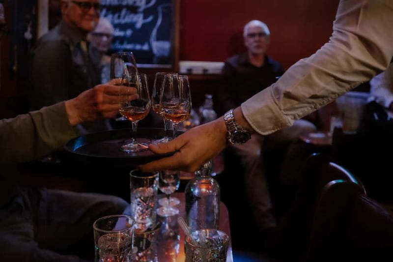 Edinburgh: Whisky Tasting and Storytelling in a Historic Pub - The two-hour pacing: enough time to learn, not enough time to get bored