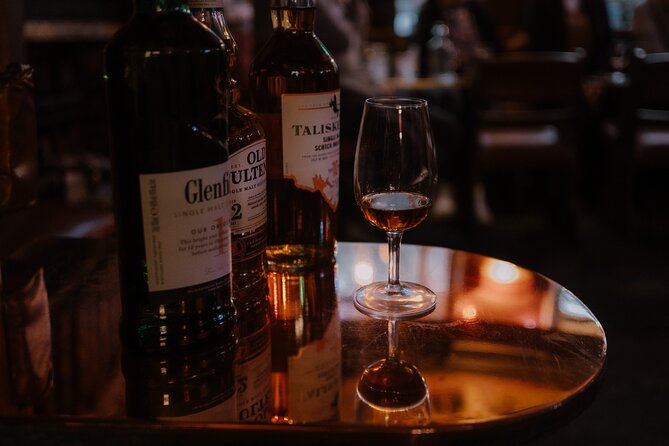 Edinburgh: Whisky Tasting with Storytelling in a Historic Pub - Stories that make the whisky feel personal