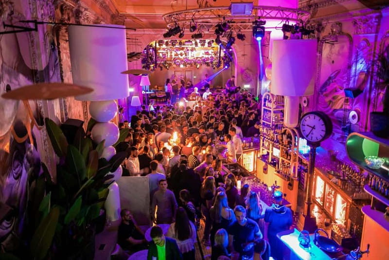 Eindhoven: Pub Crawl with Free Drinks and Entrance - What the Crawl Really Looks Like in 3 Hours