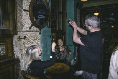 Explore Glasgow: Scottish Rogue Whisky Walking Pub Crawl - The walk to the first whisky moment: River Clyde storytelling
