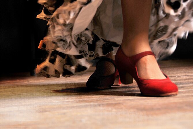 Flavours & Flamenco in Madrid Experience + Pub Crawl - Flamenco at a top tablao: how to protect your view