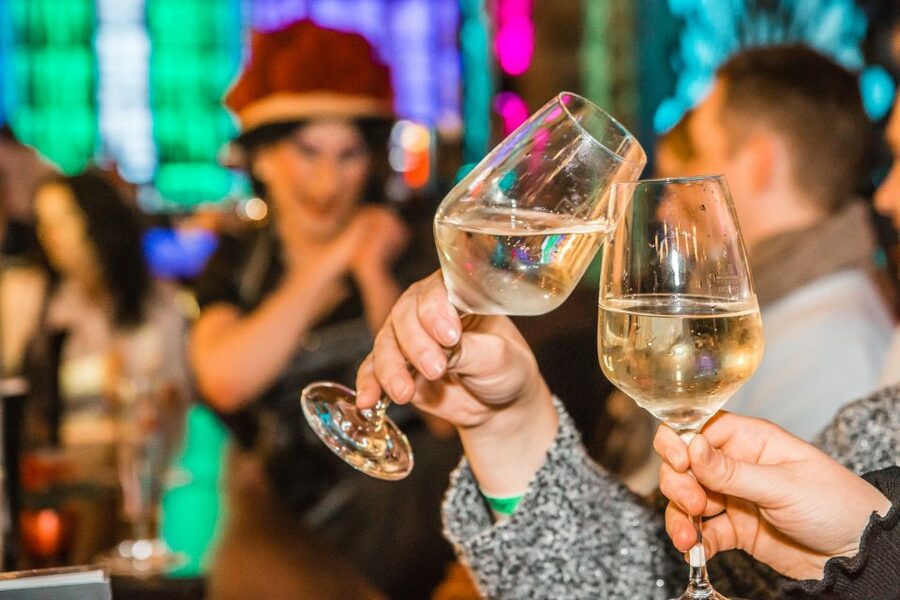 Freiburg: Guided Pub Crawl with Drinks - The drink plan: welcome shot, beers or spritzers, and 2 special shots
