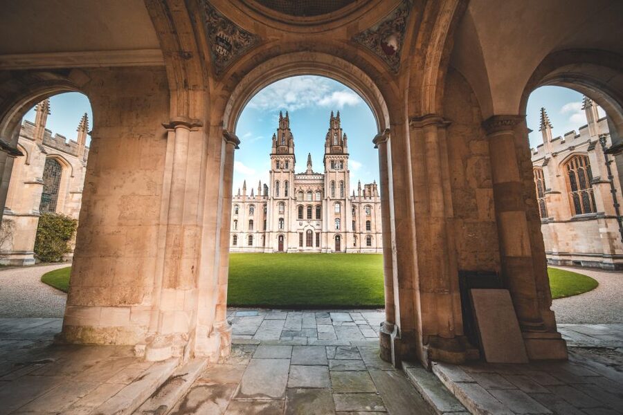From London: Oxford, Cotswolds & Country Pub Lunch - Oxford’s dreaming spires and the Divinity School ticket