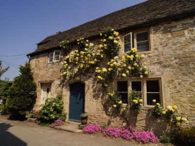 From London: Oxford, Cotswolds & Country Pub Lunch - How the small-group minibus reaches tight Cotswolds lanes