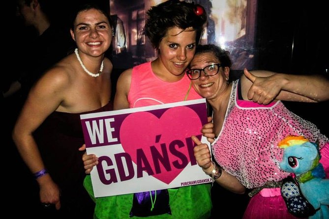 Gdansk Pub Crawl with Free Drinks - Finding the Meet-Up: Neptune’s Fountain on Długi Targ at 8:30 pm