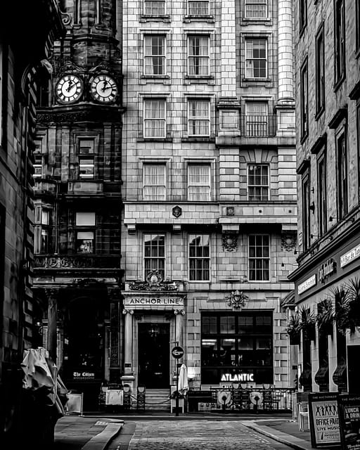 Glasgow: Scottish Rogue Whisky Pub Crawl - The 2.5-hour flow: walking segments and three whisky tastings