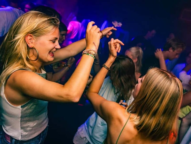 Groningen: Pub Crawl with Pub Quiz, Free Shots and Games - Pub Quiz sets the tone for instant friendships