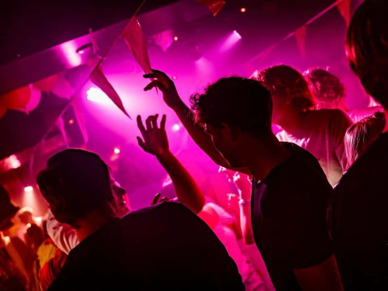 Groningen: Pub Crawl with Pub Quiz, Free Shots and Games - Your host and meeting point: easy if you show up ready