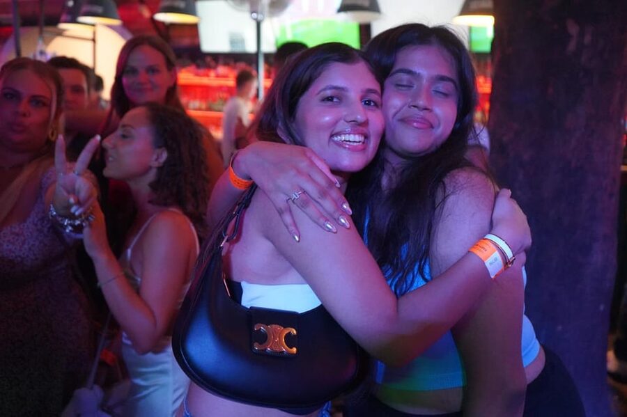 Hamburg: Reeperbahn Pub Crawl with Shots and Games - Who this Reeperbahn pub crawl is best for