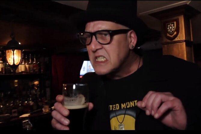 Haunted Montreal Pub Crawl - What your guide does during the stories