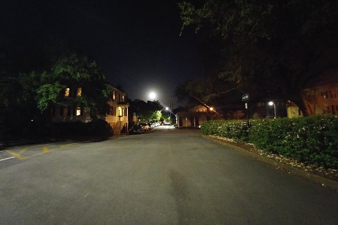 Haunted Savannah Pub Crawl - Guides like Gregg, Neil, and Teresa: what makes or breaks the night