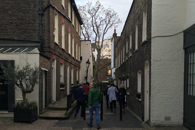 Historic London Pub Walk. A Walk Around Belgravia and Her Amazing Pubs - Where you meet: The Shakespeare before Belgravia’s quiet shift