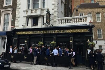 Historic London Pub Walk. A Walk Around Belgravia and Her Amazing Pubs - Belgravia on foot at 5 pm: the neighborhood feels different after work