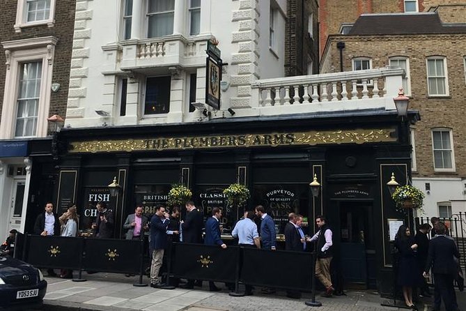 Historic London Pub Walk. A Walk Around Belgravia and Her Amazing Pubs - Belgravia on foot at 5 pm: the neighborhood feels different after work