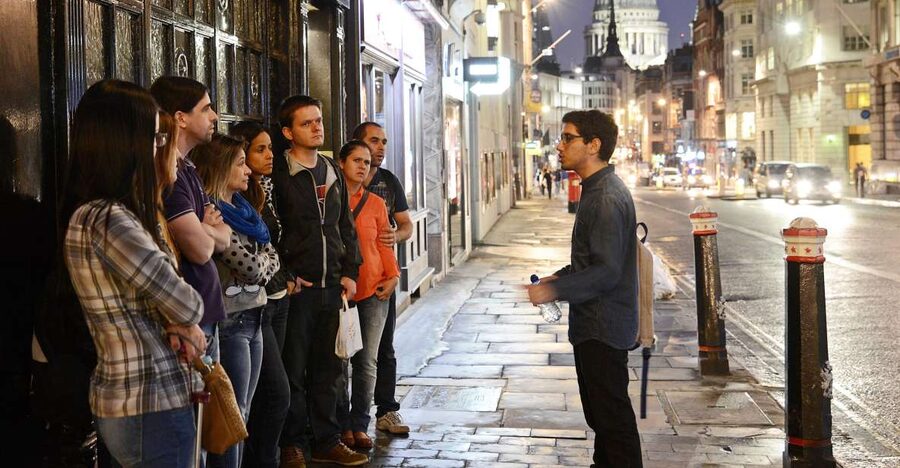 Historic pub tour with Brazilian guide (in Portuguese) - Key highlights at a glance