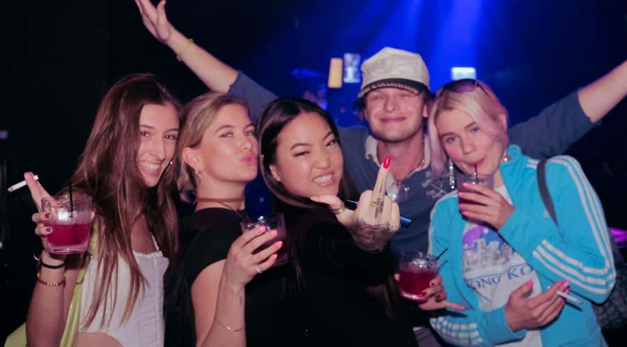 Hong Kong: 3-Hour Lan Kwai Fong Pub Crawl - The 3-hour format: why it beats DIY bar hopping