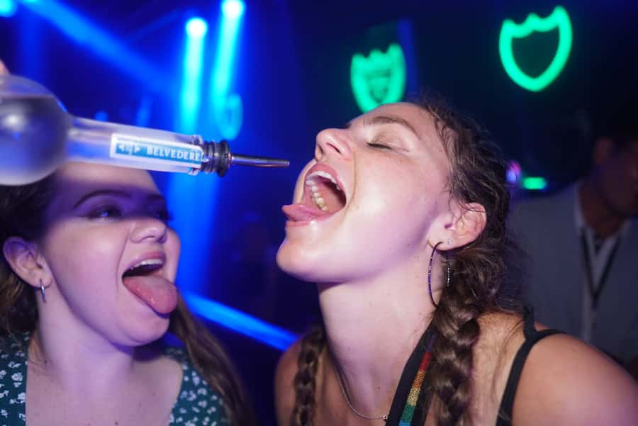 Hong Kong: 3-Hour Lan Kwai Fong Pub Crawl - Price and logistics: what $20 really buys you
