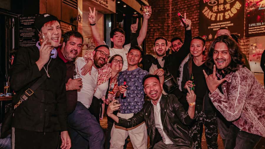 Hong Kong: 3-Hour Lan Kwai Fong Pub Crawl - Who should book this Lan Kwai Fong pub crawl
