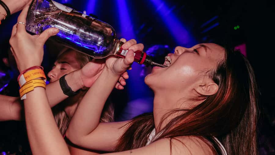 Hong Kong: 3-Hour Lan Kwai Fong Pub Crawl - Stop-by-stop: the welcome shot rhythm and what you’ll actually do