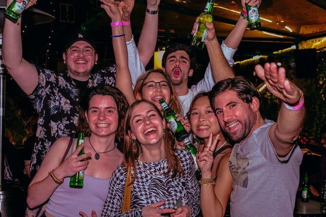 Hong Kong Pub Crawl at Lan Kwai Fong (LKF) - The Night’s Flow: shots, drink deals, and the rhythm of LKF