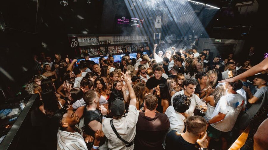 Ios: Pub Crawl with 5 Venues, 5 Shots, and 5 VIP Entrances - Key things to know before you go