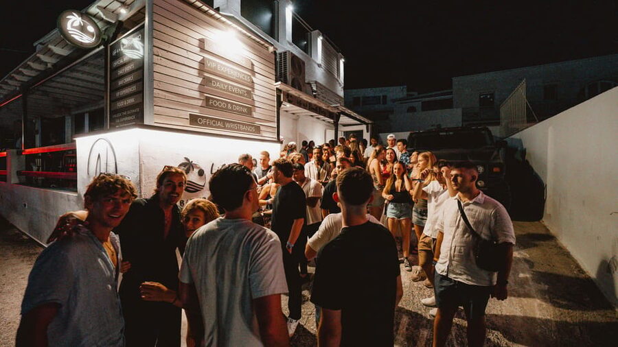 Ios: Pub Crawl with 5 Venues, 5 Shots, and 5 VIP Entrances - Where the Ios pub crawl starts in Chora (and how to find it)