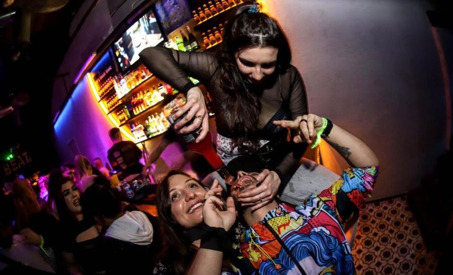 Istanbul: Party Pub Crawl with Party Bus - Safety and the end of the night in Taksim