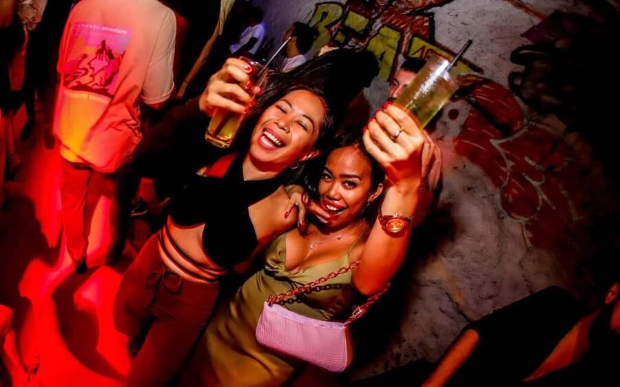 Istanbul: Rooftop Pub Crawl with Party Bus - Express Entry to Three Rooftop Clubs (And Why It Helps)