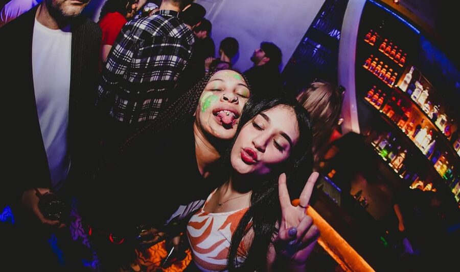 Istanbul: Rooftop Pub Crawl with Party Bus - FAQ
