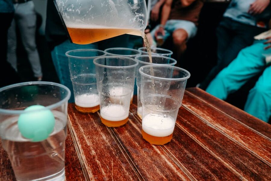 Krakow: Pub, Bar & Club Crawl - Where the night starts: plac Mariacki and Rynek Główny