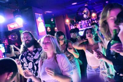 Las Palmas: Weekly Pub Crawl - Meeting Point Near the Fountain: Fast Start, Less Stress