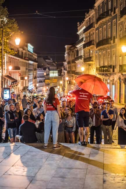 Lisbon: Pub Crawl with Open Bar and VIP Club Entry - The first hour: unlimited beer or sangria (plus two welcome shots)