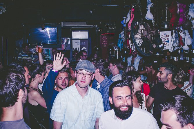 Lisbon Wild Pub Crawl - Your guides in the spotlight: what makes them effective