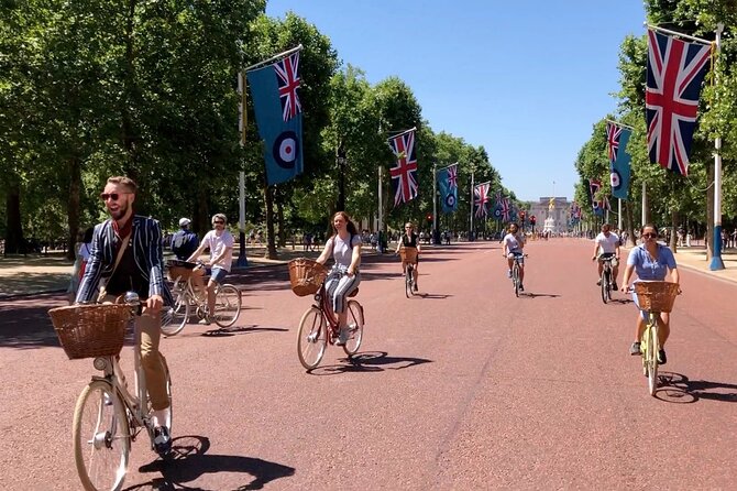 London Bike Tour: Landmarks, Secret Gems, Pub Stop & Street Art - Start at 189 Hercules Road: bikes, helmets, and bag storage
