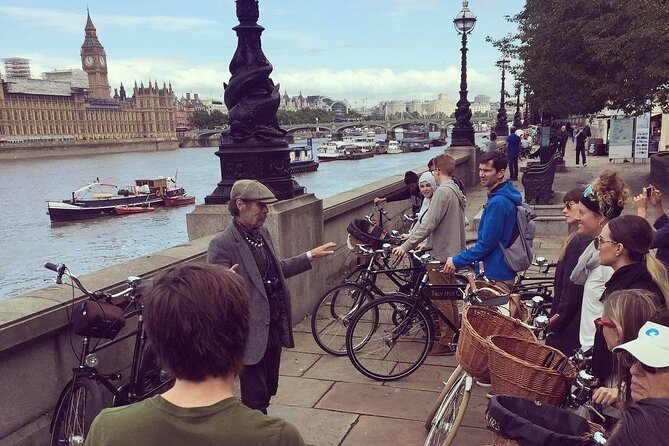 London Bike Tour: Landmarks, Secret Gems, Pub Stop & Street Art - Archbishop’s Park and Lambeth Palace: settling into London on two wheels
