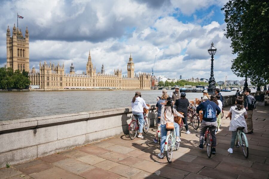 London: Landmarks & Secrets Bike Tour with Pub & Street Art - Trafalgar Square to Covent Garden: A Break That Feels Like London