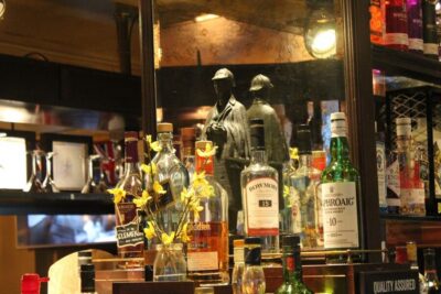 London: Private Pub Tour - Starting at Embankment Station: a smart way to begin