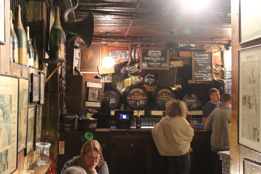 London: Private Pub Tour - Ale, cider, and spirits: how the guide helps you choose