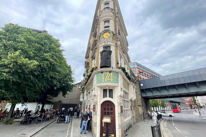 London Small Group Historic Pub Tour - The guide factor: Ian’s storytelling is the real engine