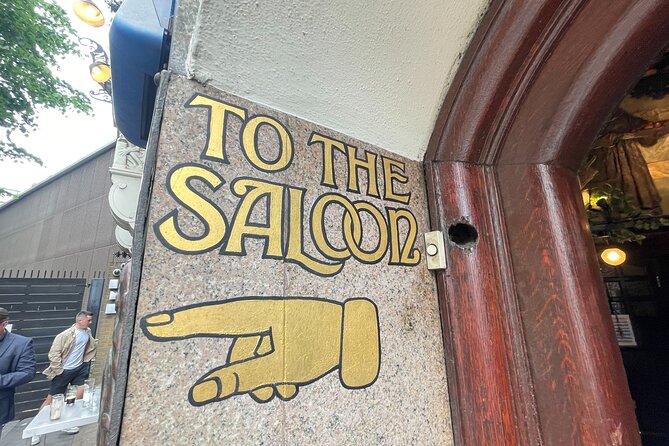 London Small Group Historic Pub Tour - What happens inside the pubs (and what to expect to order)