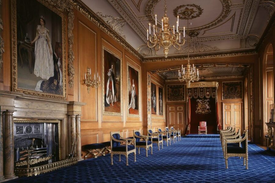 London: Windsor, Stonehenge & Bath with 14th-Century Pub - Lacock’s cobbled village streets and a true 14th-century pub lunch