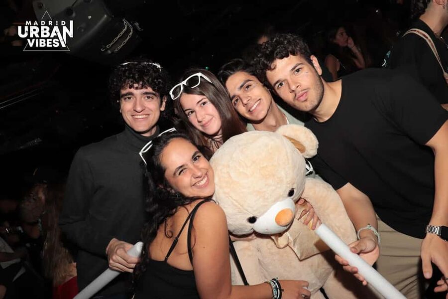 Madrid: Top Pub-Crawl with Drinks and Nightclub Entry - Key Things That Make This Pub Crawl Worth Your Time