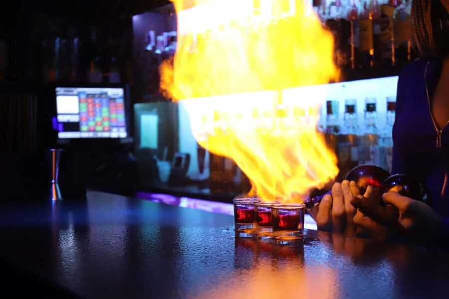 Madrid: Top Pub-Crawl with Drinks and Nightclub Entry - Plaza de Santa Ana: Spirits, Music, and the Madrid Night Mood