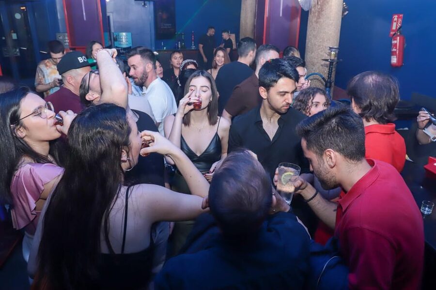 Madrid: Top Pub-Crawl with Drinks and Nightclub Entry - Las Letras Quarter: The Dance Show Hour That Turns the Volume Up