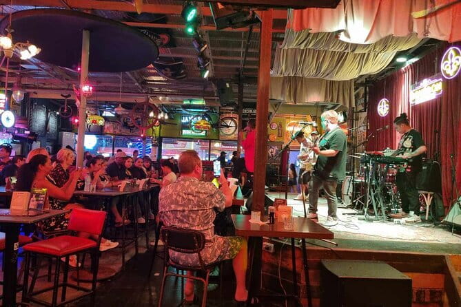 Manila Nightlife And Pub Crawl Tour Makati City - Why This Makati Pub Crawl Works for a Fast Night Out