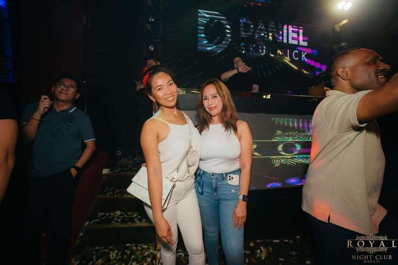 Manila Ultimate Nightlife Pub Crawl - The “small group” advantage: less awkward, more social