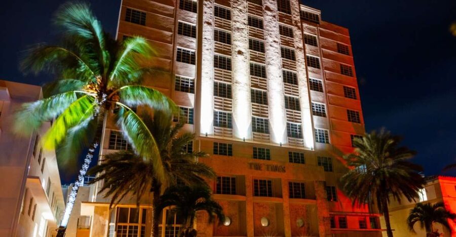 Miami: Ghosts, Boos and Booze Haunted Pub Crawl - Meeting point on Ocean Drive and what to bring