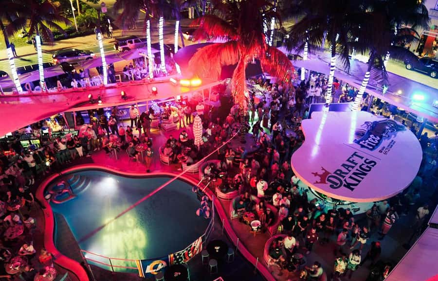 Miami Pub Crawl + Clubbing Experience - Who Should Book This Miami Pub Crawl + Clubbing Night?
